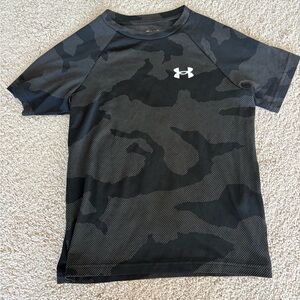 Under Armour Gray Patterned Tee